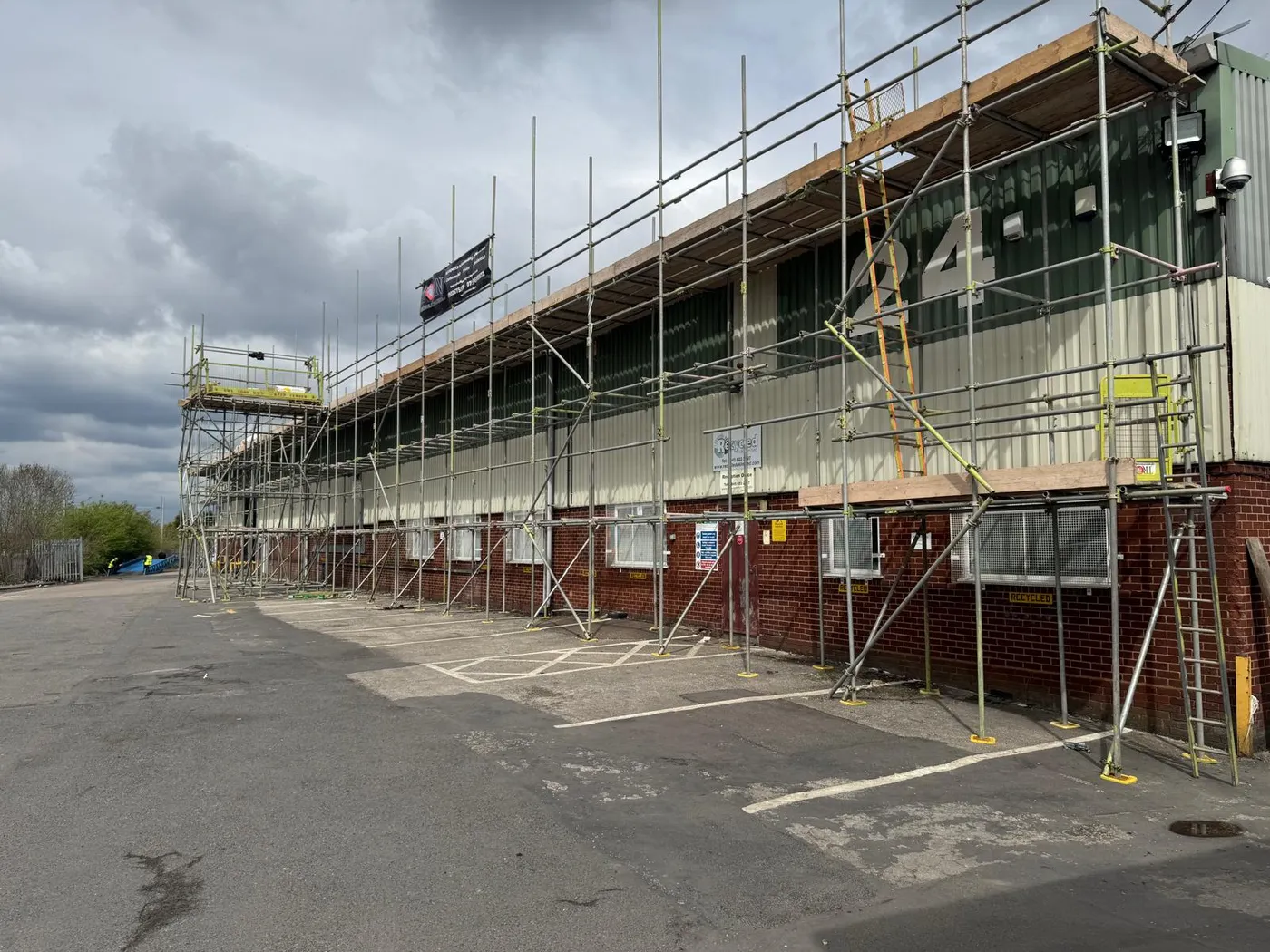 Industrial scaffolding and access solutions in a warehouse environment